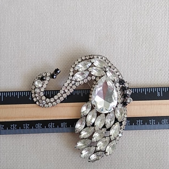 SWAN CRYSTAL ICE BROOCH - Picture 6 of 8